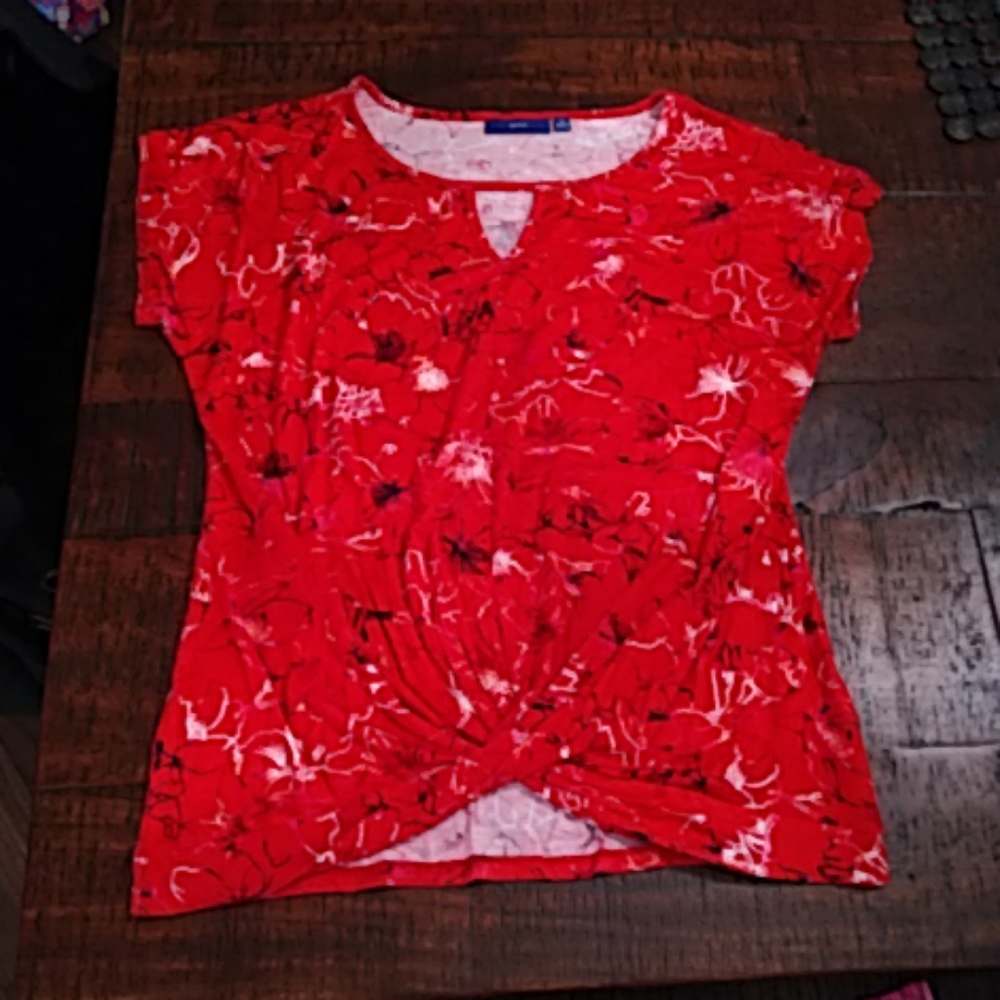 Apt 9 soft red floral top new without tags S